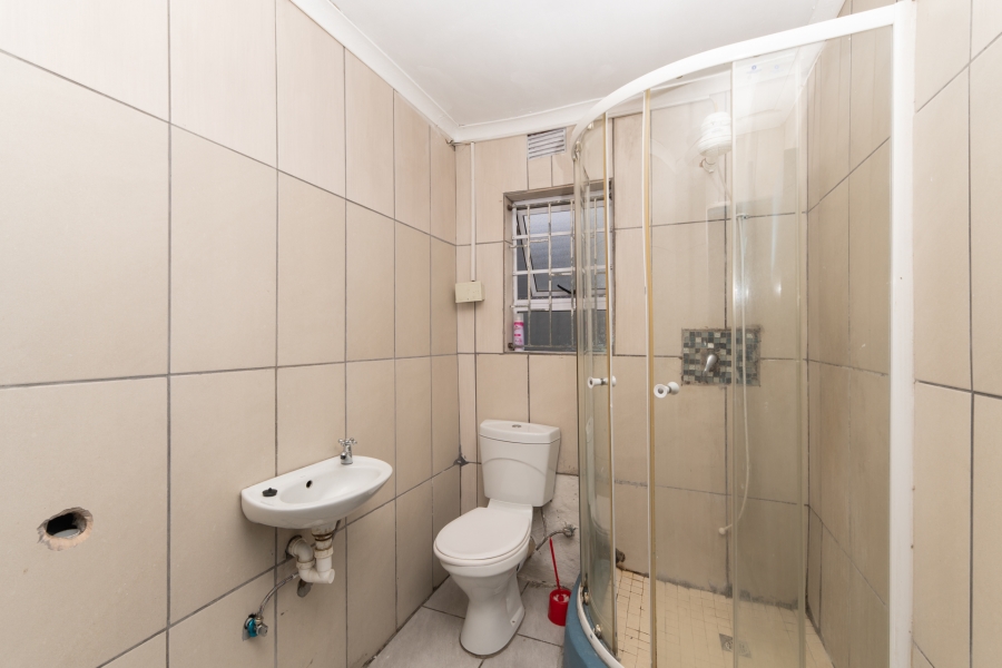 8 Bedroom Property for Sale in Parow Valley Western Cape